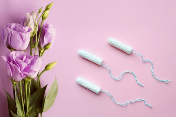 female-tampons-and-flowers
